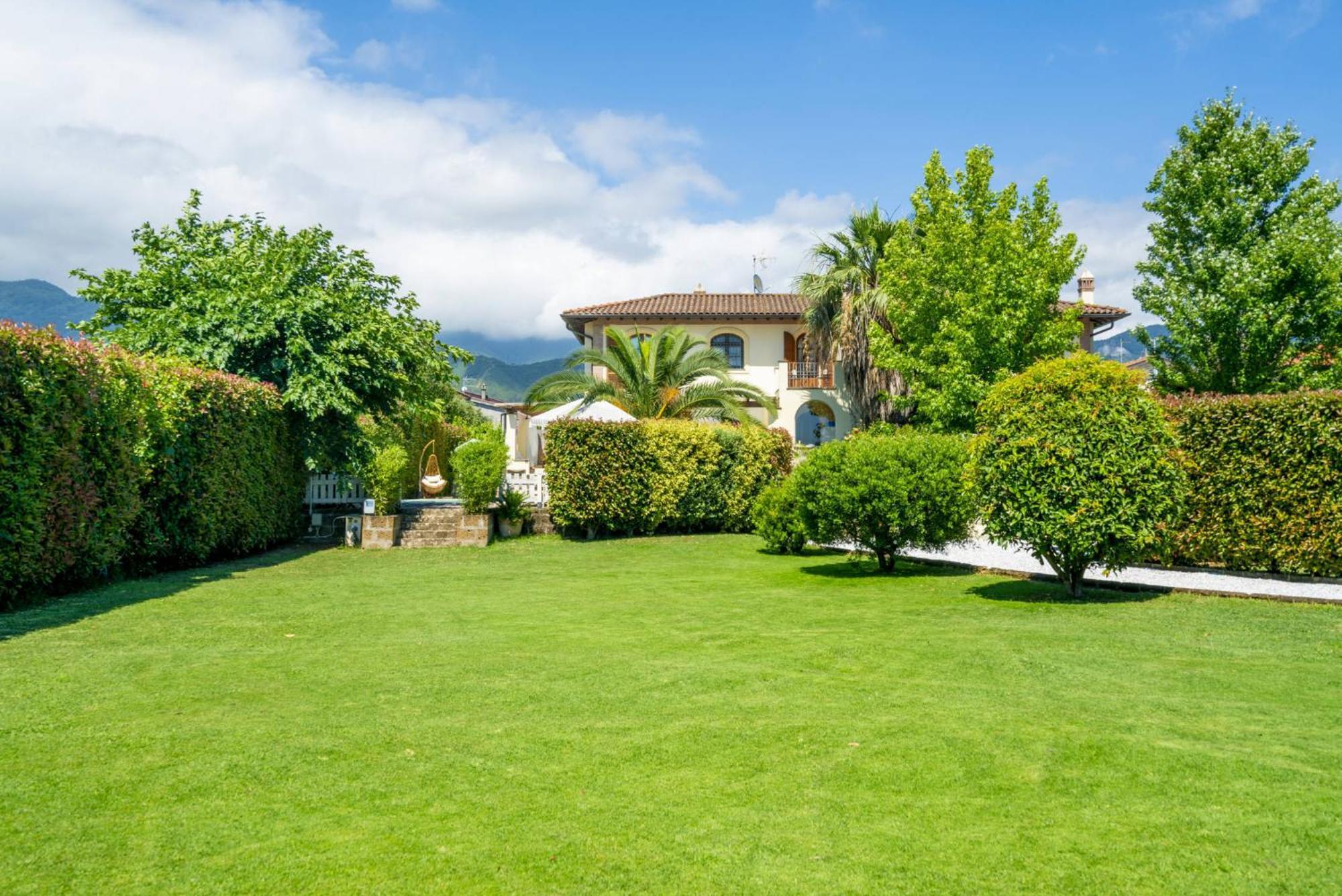 Villa Lorenzo Querceta Luaran gambar