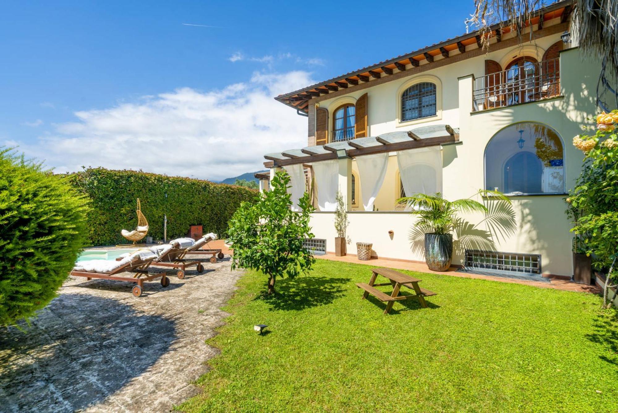 Villa Lorenzo Querceta Luaran gambar