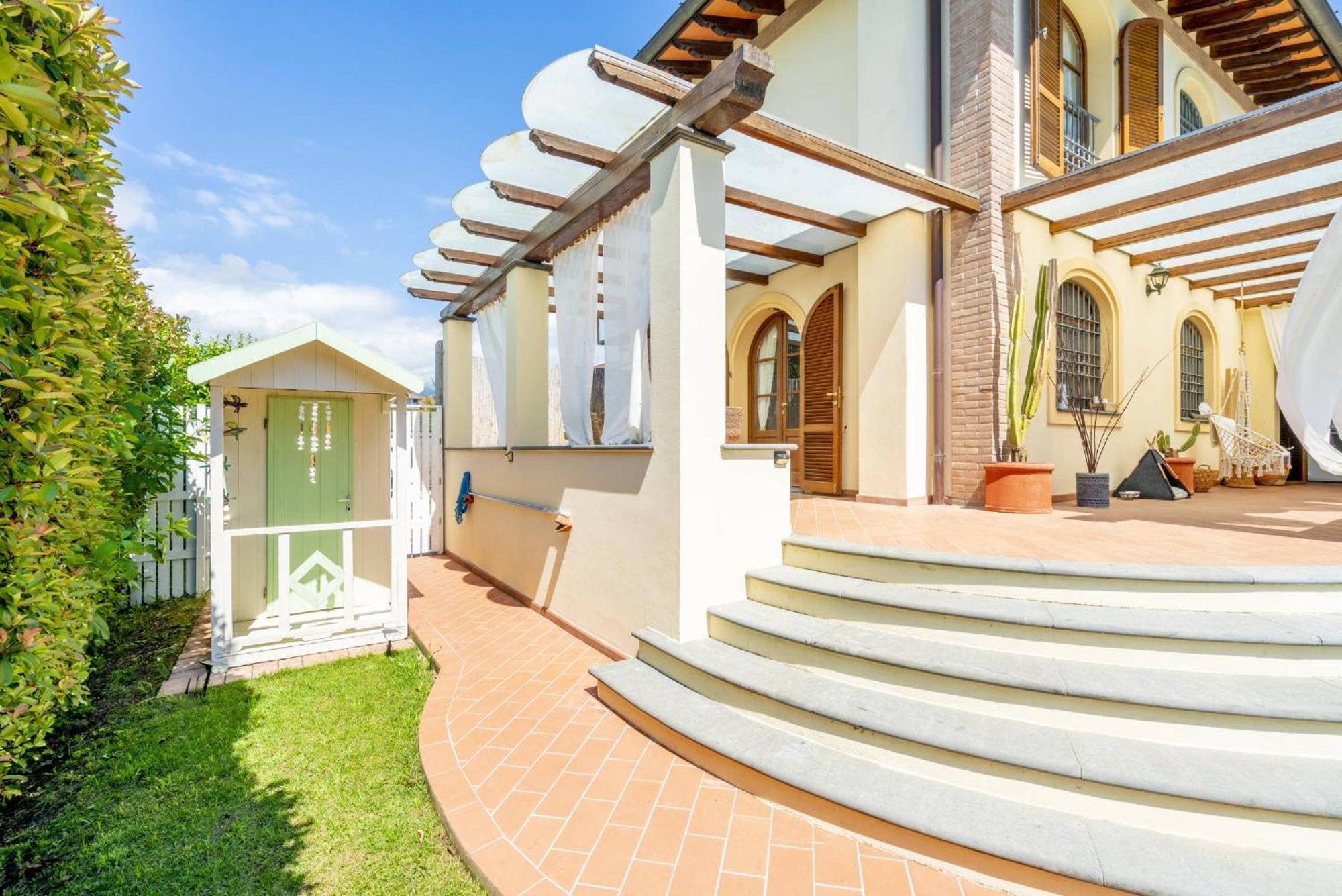 Villa Lorenzo Querceta Luaran gambar